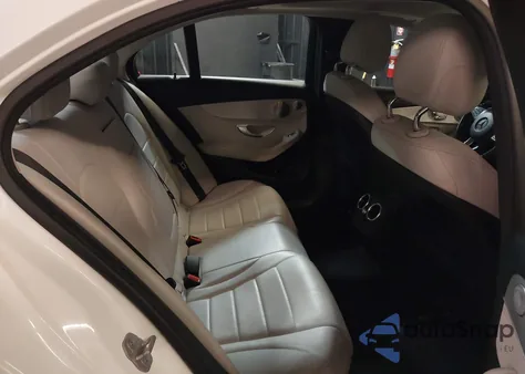 2016 Mercedes-Benz C 300 4Matic из США, поврежденный, VIN 55SWF4KBXGU111860